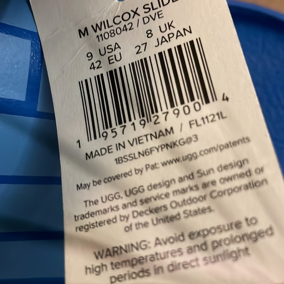 I’m selling these new very comfortable Ugg sandals never worn, brand new, in box - Picture 4 of 4